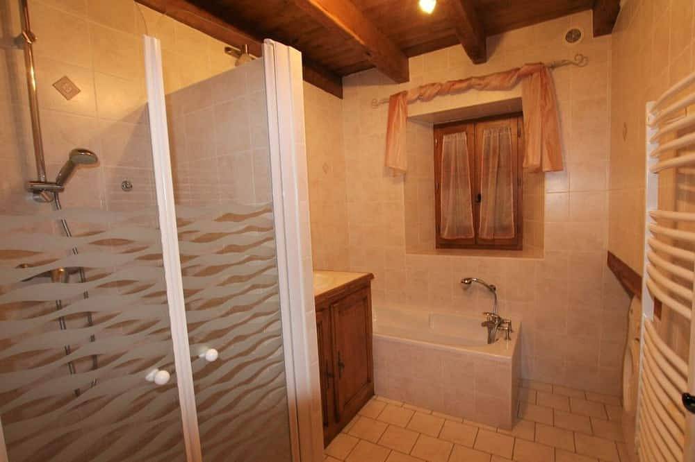 Gite le Mounard 2 Biron - 4 Personnes Piscine Privée Chauffée in Biron, Périgord Pourpre