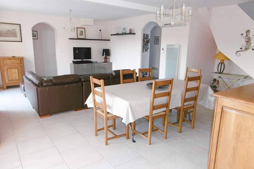 \"The Cozy Nest of L'Isle\"  Your Private Escape in L'Isle-sur-la-Sorgue, Vaucluse in L'Isle-sur-la-Sorgue, Vaucluse