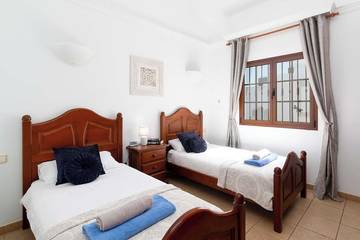 Villa for 4 People in Playa Blanca, Yaiza, Photo 2