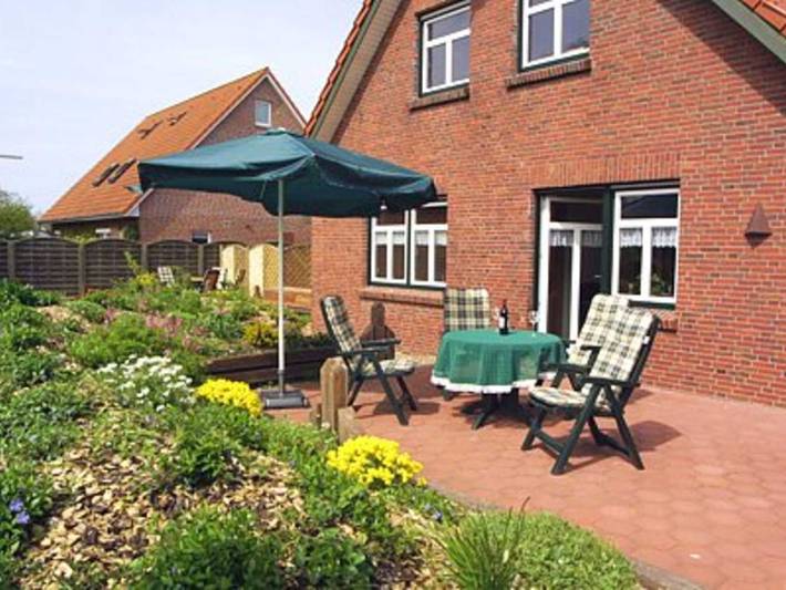 Ferienwohnung für 4 Personen, mit Terrasse und Garten in Bensersiel - 2