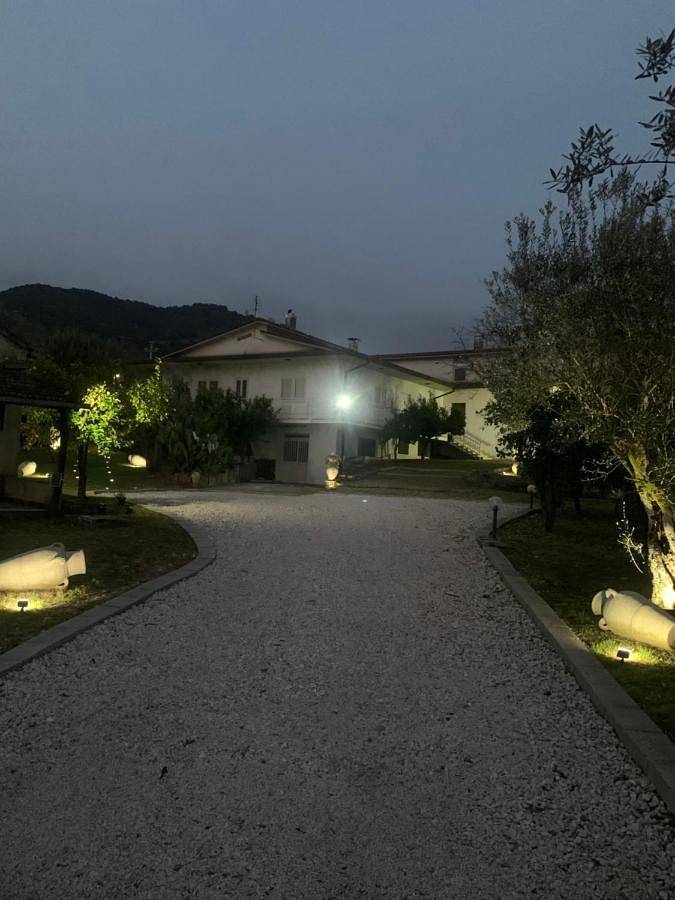 Location de vacances pour 2 personnes, avec vue ainsi que jardin et terrasse dans Sant Elia Fiumerapido - 2