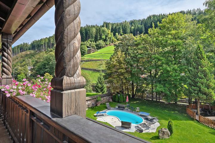 Ferienwohnung für 6 Personen, mit Balkon und Garten sowie Sauna in Sarntal