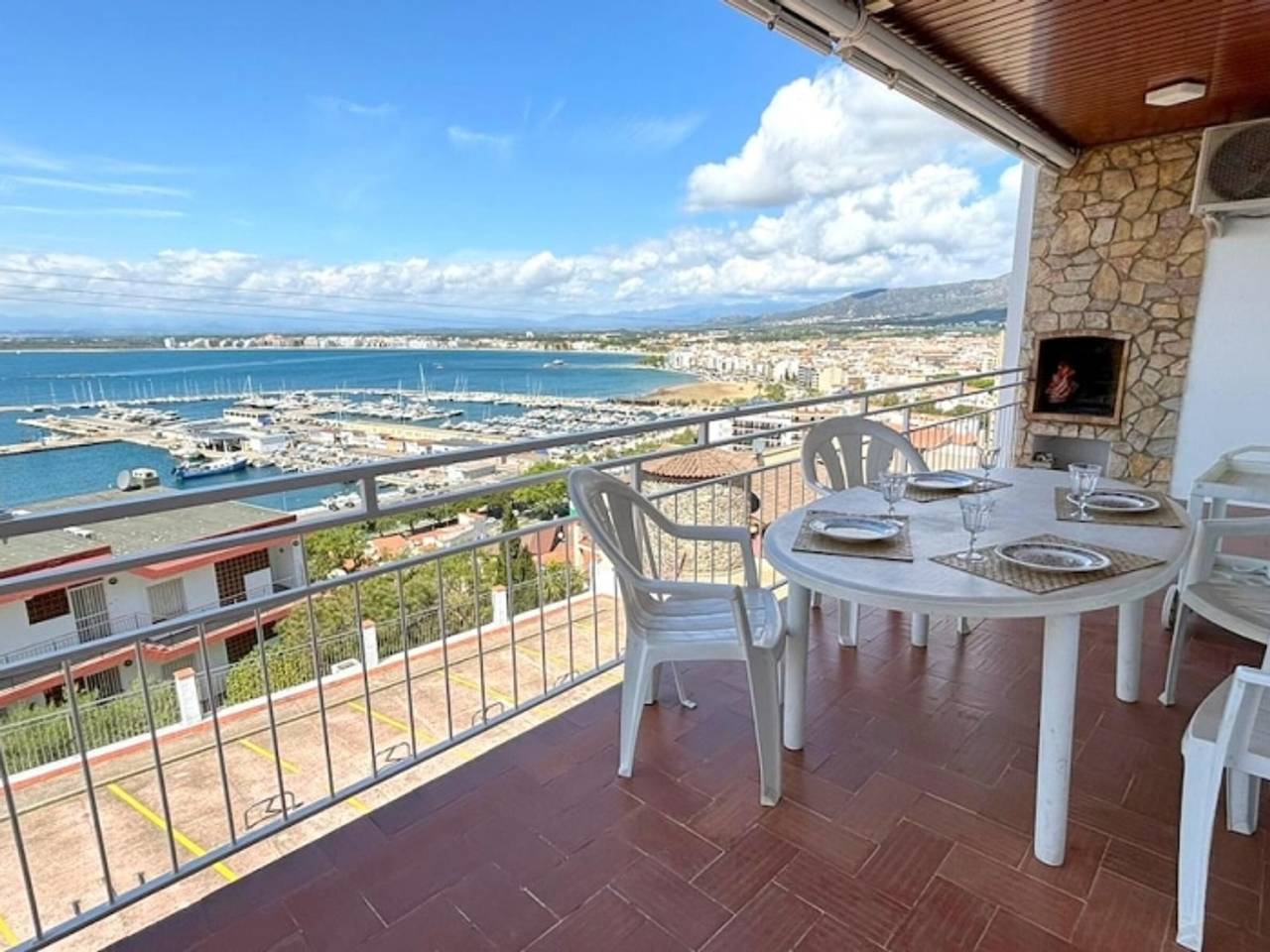 Geheel appartement, Vakantieappartement voor 6 personen met terras in Roses, Upper Empordà