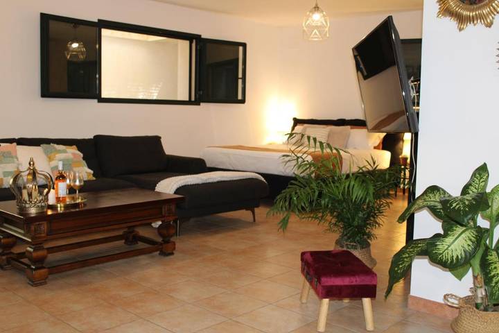 Gîte pour 4 personnes, avec Terrasse et Jardin à Erchie