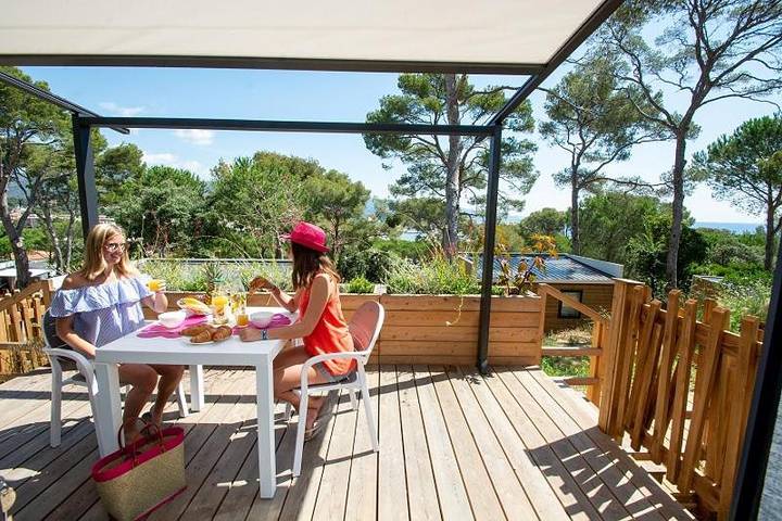 Camping pour 4 personnes, avec jacuzzi ainsi que sauna et jardin à Bormes-les-Mimosas - 2