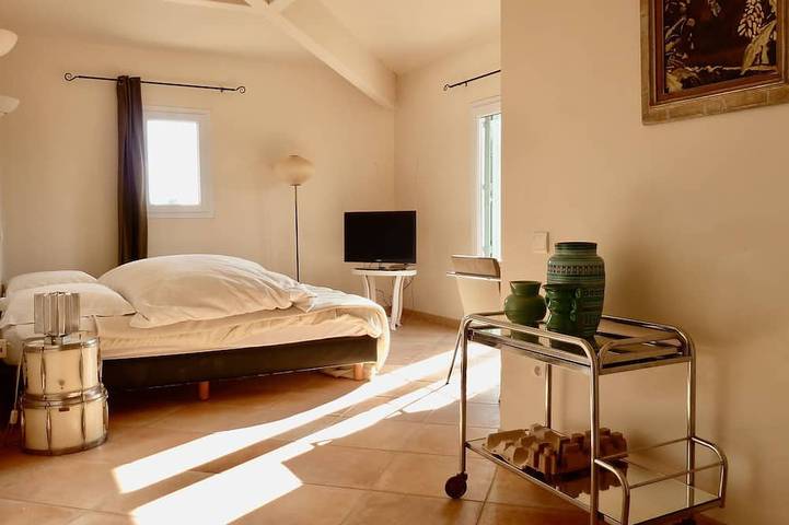 Location de vacances pour 10 personnes, avec jardin et terrasse à Vacquières - 2