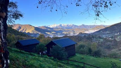 Chambre d’hôte pour 3 personnes, avec vue ainsi que jardin et terrasse, animaux acceptés dans l' Ariège