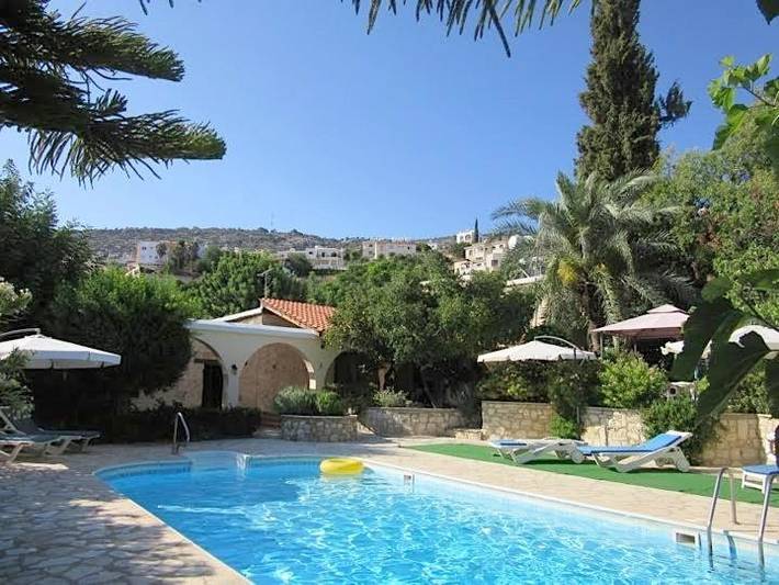 Location de vacances pour 4 personnes, avec Terrasse et Jardin ainsi que Piscine et Vue