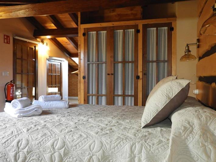 Casa rural para 13 personas, con vistas además de piscina y jardín, Se admiten mascotas en Serranía de Guadalajara - 2