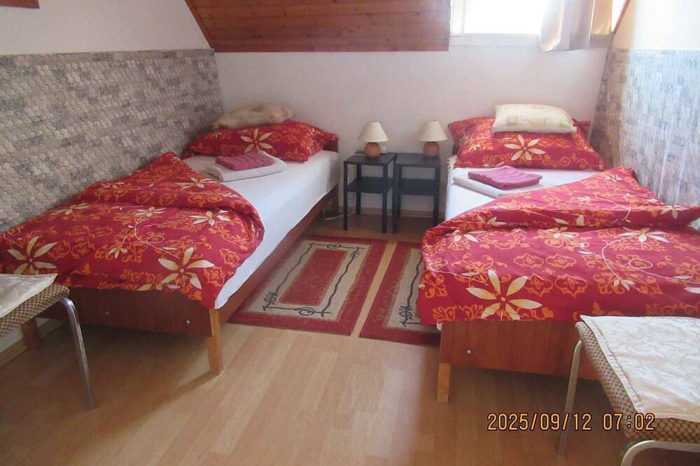 Casa de vacaciones con jardín y a solo 300 m de la playa in Csopak, Balatonfüredi járás