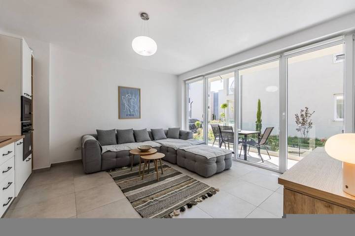 Gîte pour 5 personnes, avec jardin ainsi que piscine et balcon, adapté aux familles dans Lezhë