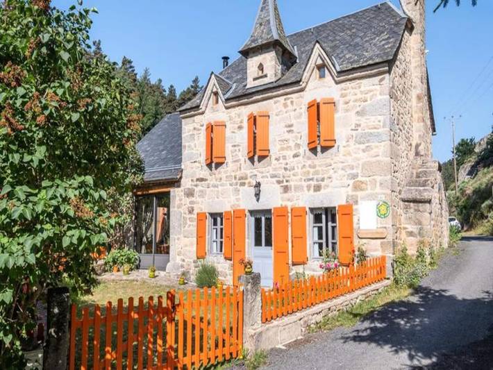 Gîte pour 4 personnes, avec piscine et terrasse dans Peyre-en-Aubrac - 2