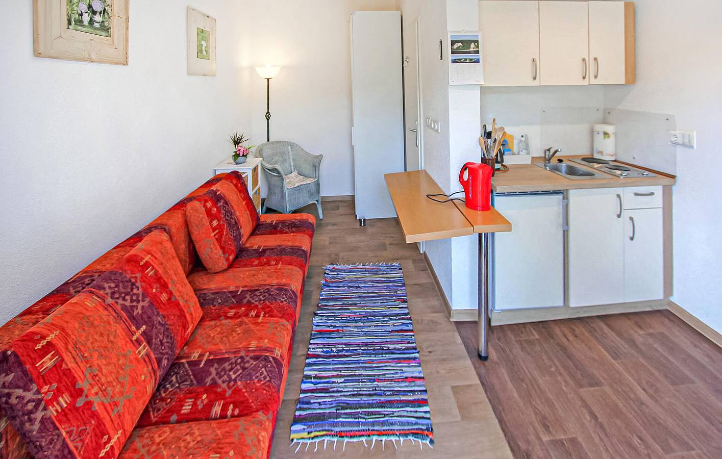 Ganze Ferienwohnung, Gemütliche Wohnung mit Terrasse, Parkplatz in der Nähe von Seebad Lubmin in Wusterhusen, Vorpommern