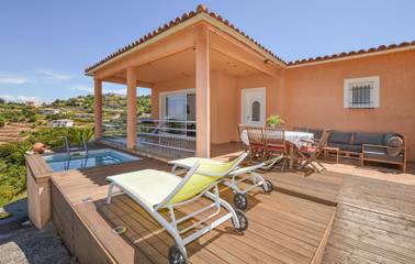 Cottage pour 6 personnes, avec jardin ainsi que terrasse et piscine à Villanova
