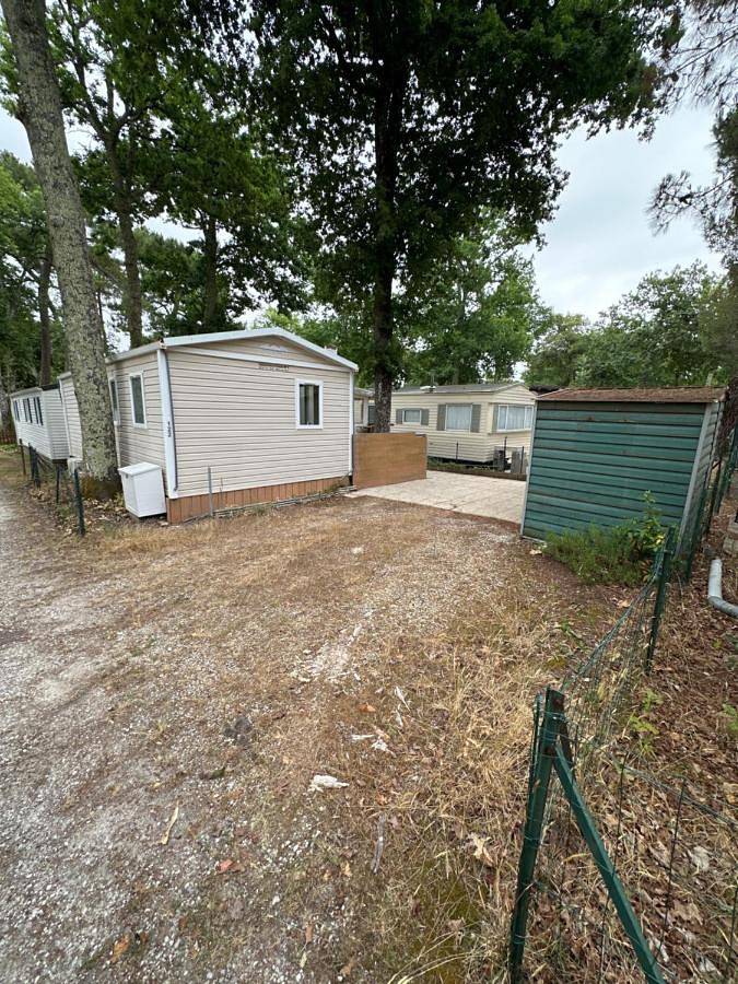 Camping pour 6 personnes, avec jardin ainsi que terrasse et piscine, animaux acceptés à La Tremblade - 4