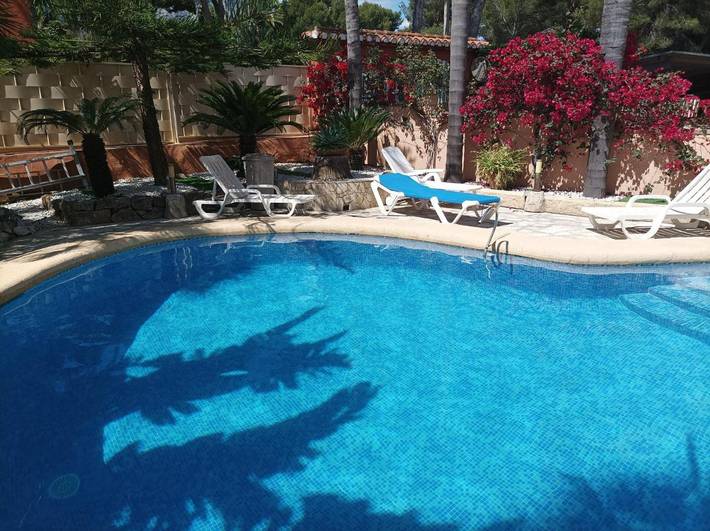 Chalet para 10 personas, con Jacuzzi y Terraza además de Jardín y Piscina en Les Rotes