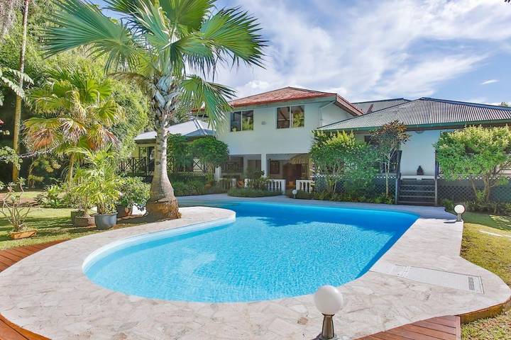 Location de vacances pour 6 personnes, avec jardin ainsi que jacuzzi et piscine dans Mahina