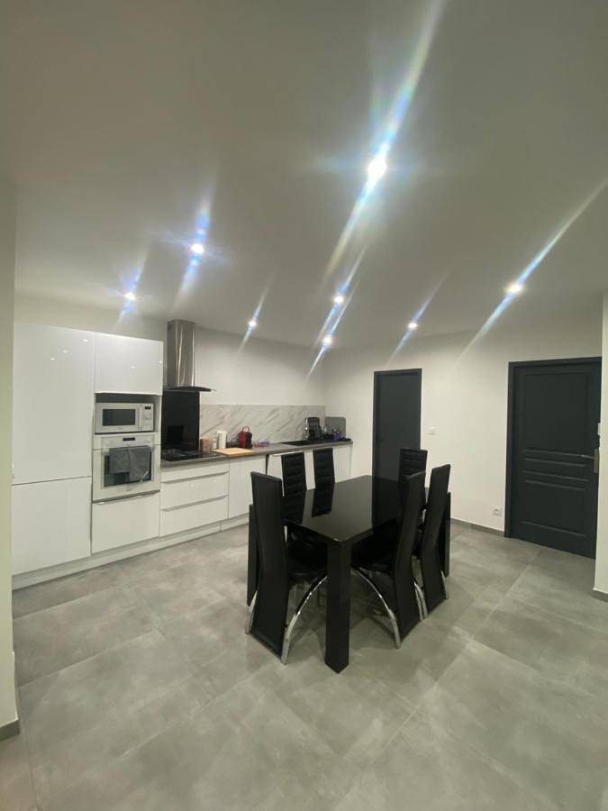 Location de vacances pour 7 personnes, avec jardin ainsi que piscine et vue à Saint-Étienne-de-Fontbellon - 4