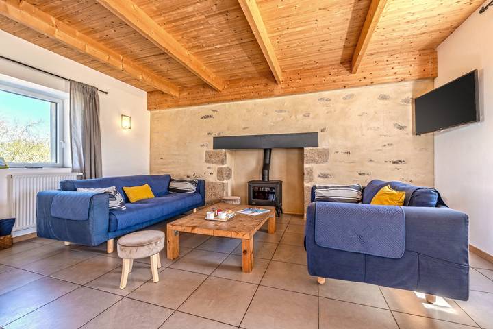Maison de vacances avec Piscine Privée Chauffée et terrasse privée, jardin privé et Wi-Fi in Plouguerneau, Région de Brest