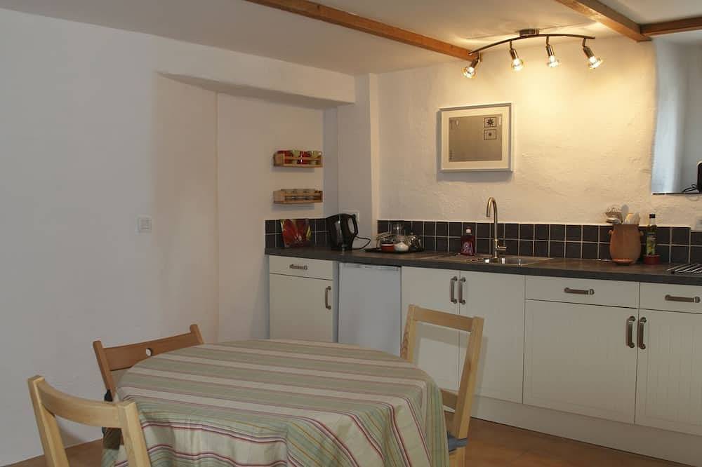 Appartement entier, Idyllic Country Location for couples, central, peaceful, 5 mins from shops, Wifi in Lopérec, Région de Châteaulin