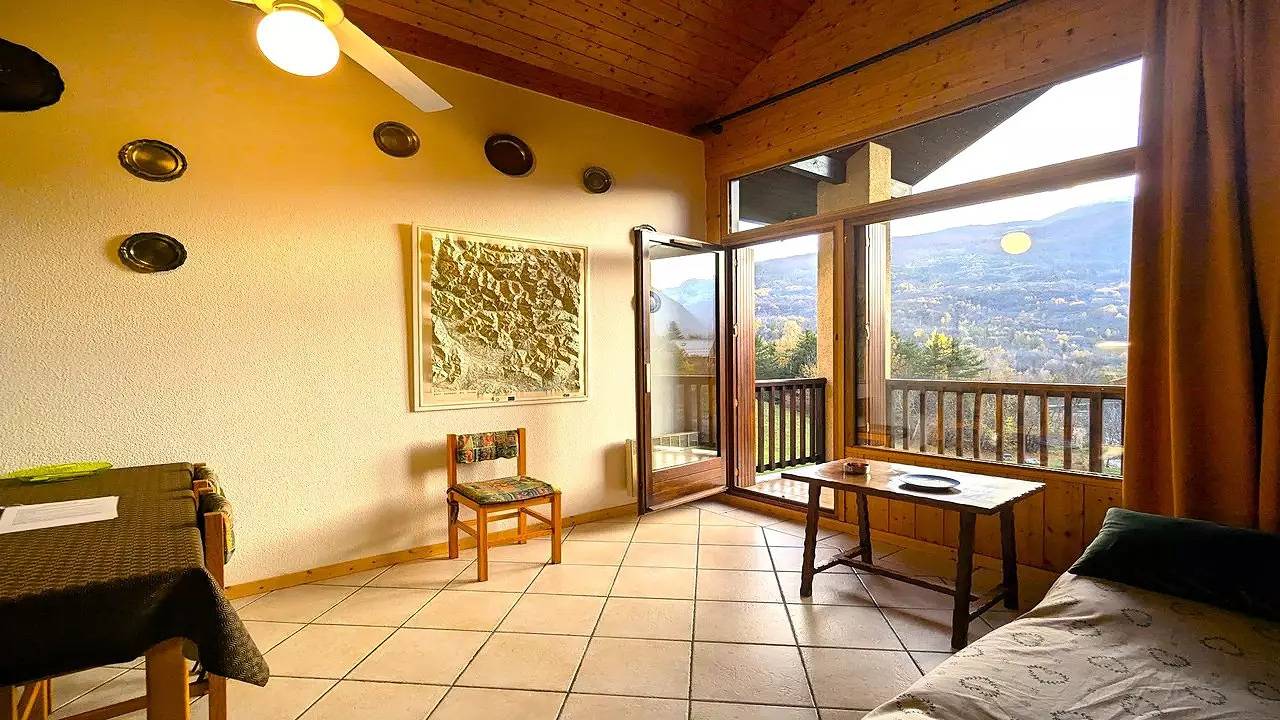 Apartamento entero, Apartamento de 51 m2 con balcón grande 4 personas in Vallouise, Parque Nacional de los Ecrins