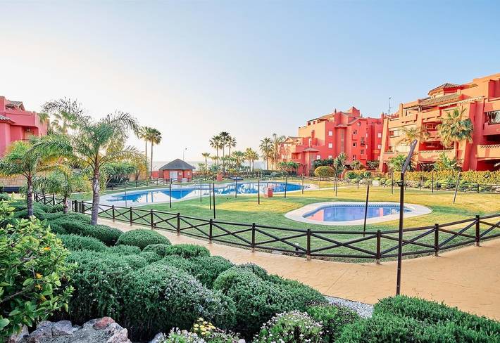 Schönes Penthouse nahe Strand mit Meerblick, Pool, WLAN, Klimaanlage, Balkon & Terrasse in Torrox Costa, Torrox
