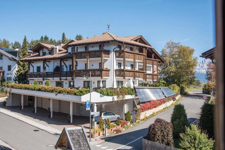 Ferienhaus für 3 Personen, mit Balkon und Terrasse sowie Whirlpool und Garten in Deutschnofen