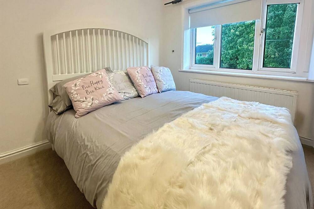 2 bedroom accommodation in Solihull in Solihull, Birmingham Area
