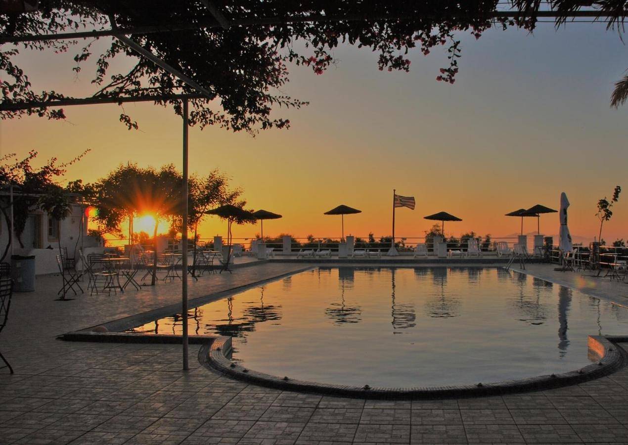 Santorini Camping & Hostel in Thera, Santorin