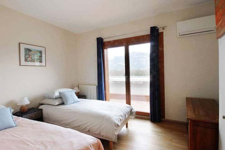 Location de vacances pour 10 personnes, avec balcon et jardin à Chanaz - 4