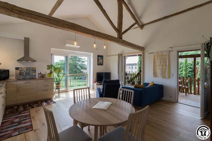 Gîte pour 2 personnes, avec Terrasse ainsi que Jacuzzi et Jardin