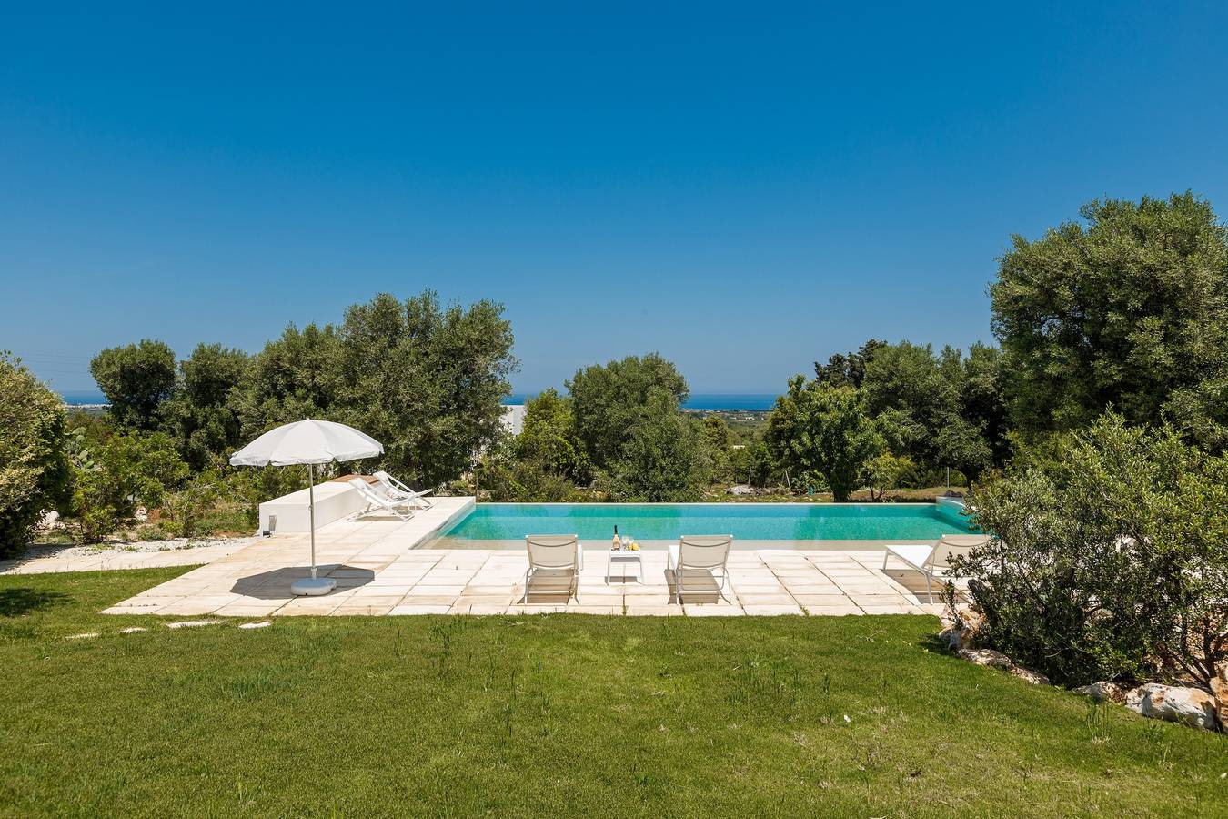 "Villa Filara" avec piscine privée, terrasses privées et Wi-Fi. in Carovigno, Salento