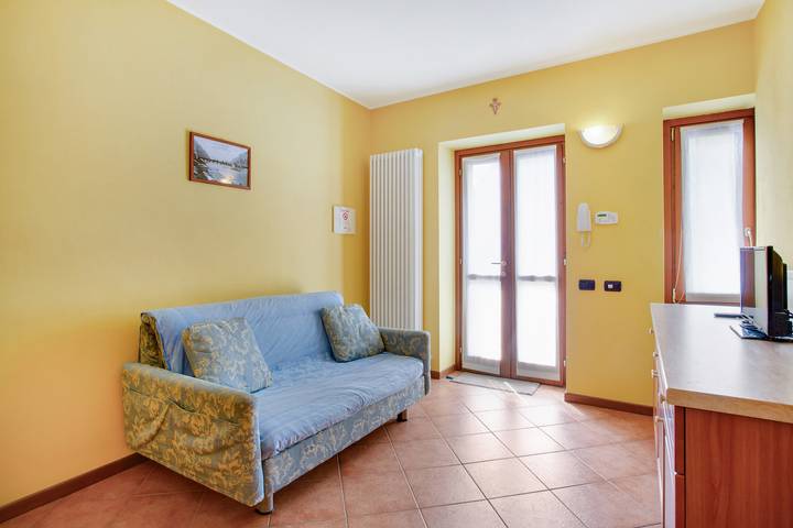 Appartamento intero, Residence Appartamento Roma" con vista sulle montagne, terrazza e Wi-Fi in Civate, Brianza