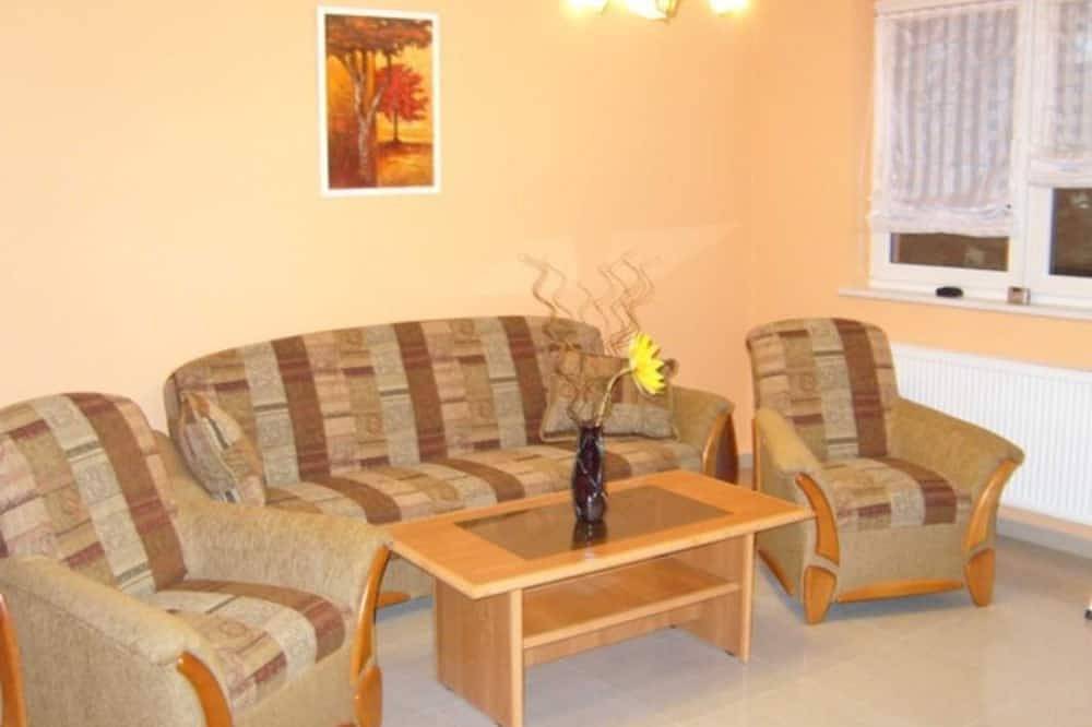 Ganze Wohnung, Ferienwohnung Eichhörnchen - Ferienhaus Jägerswalde in Güstrow, Mecklenburgische Seenplatte