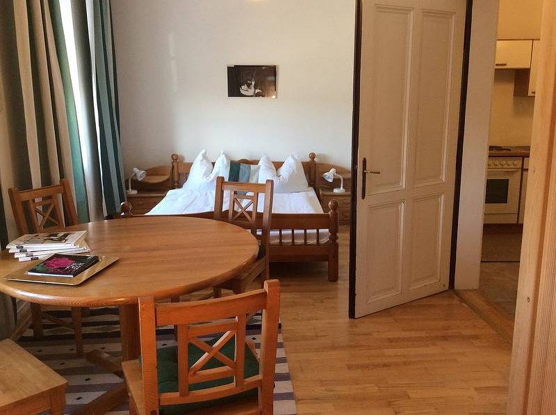 Ganze Ferienwohnung, Hotel-Restaurant "Zum goldenen Anker" - Familienappartement „Alt Wien“ mit zwei Schlafzimmern in Hainburg an der Donau, Bezirk Bruck an der Leitha