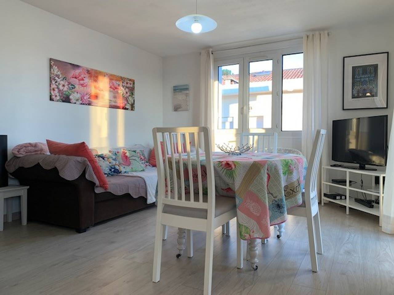 Appartement entier, Charmant T3 à 15 min des Thermes de Balaruc, terrasse, clim, wifi et parking gratuit - 4 pers. in Balaruc-les-Bains, Côte d'Améthyste