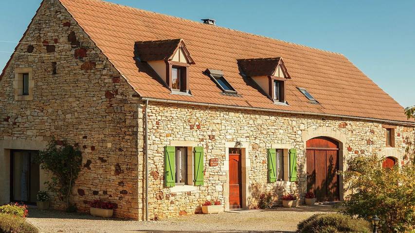 Gîte pour 10 personnes, avec terrasse et jardin à Lavercantière