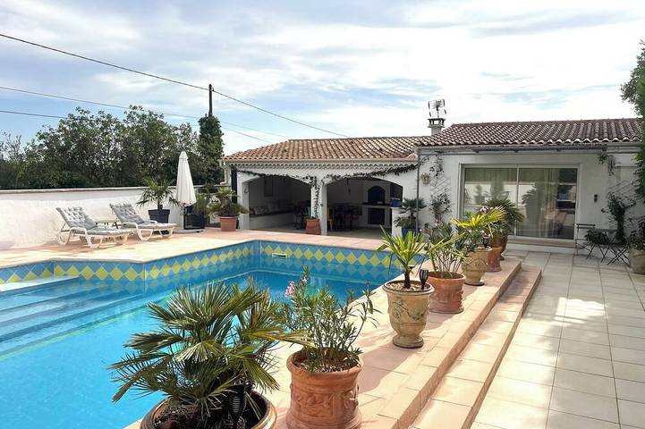 Gîte pour 2 personnes, avec piscine ainsi que terrasse et jardin à Sorgues - 4
