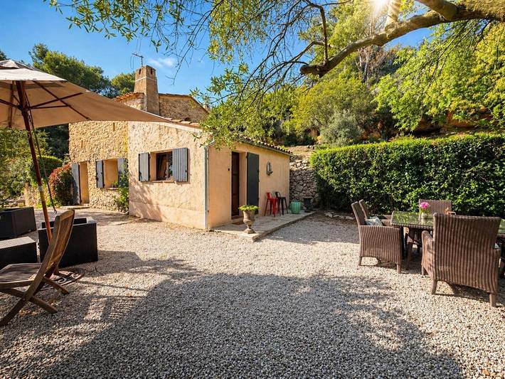 Location de vacances pour 4 personnes, avec vue et jardin à Le Tholonet