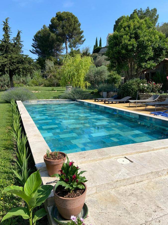 Appartement entier, One-Bedroom Apartment in Miramas, Côte méditerranéenne (France)