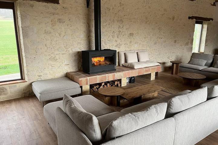 Gîte pour 15 personnes, avec Jacuzzi et Terrasse ainsi que Jardin et Piscine