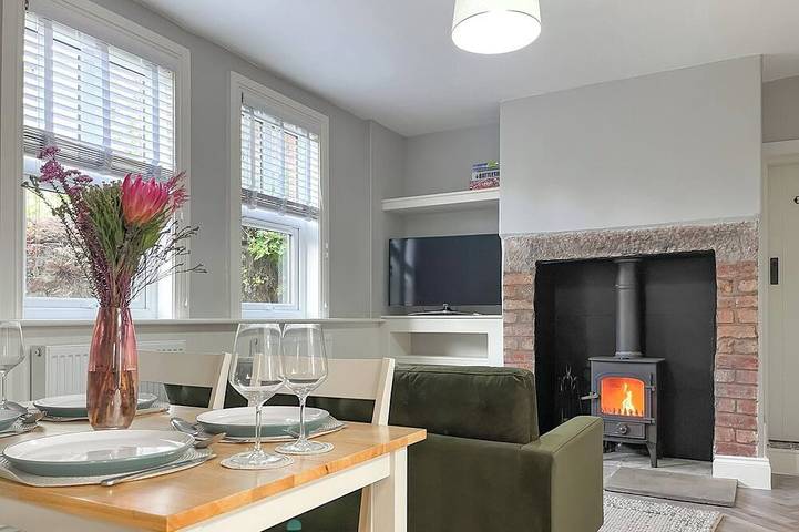 Cottage for 4 people, with garden, with pets in Cromford