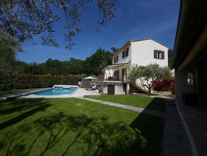 Location de vacances pour 8 personnes, avec vue ainsi que piscine et jardin à Lioux - 3