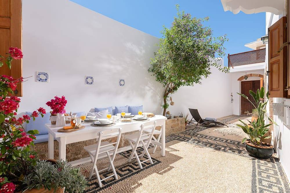Villa Lindia - 3 Bedroom Traditional Villa in Lindos with roof terrace in Lindos, Rhodes