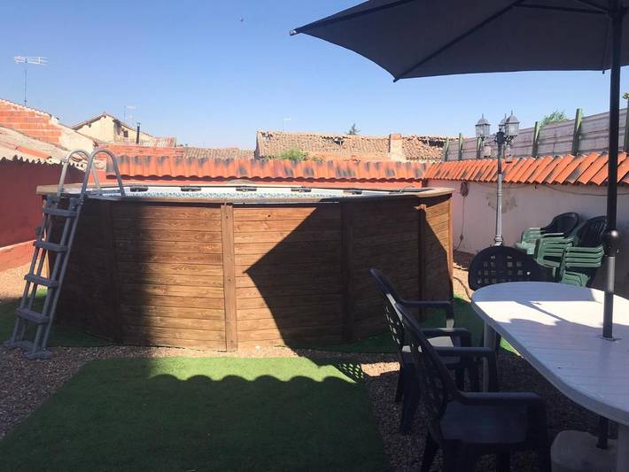 Casa rural para 12 personas, con vistas además de piscina y jardín, Se admiten mascotas en La Moraña - 2