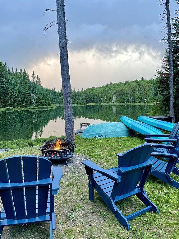 Trailside at Middle Pond in Pittsburg (NH), Coös County