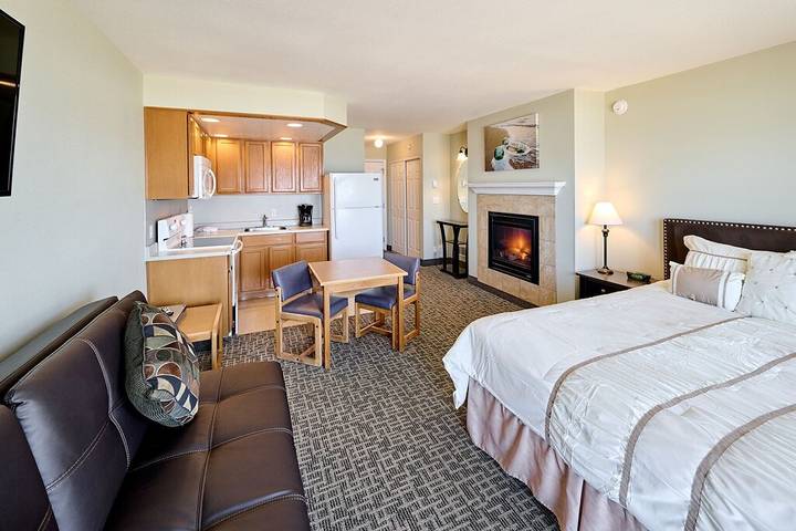 Vacation rental for 3 people, with pool and balcony as well as hot tub in Lincoln City