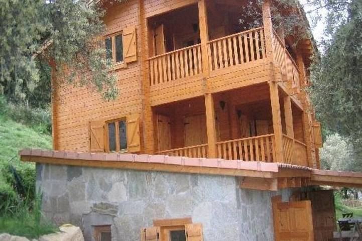 Gîte pour 5 personnes, avec balcon ainsi que piscine et jardin à Olmiccia