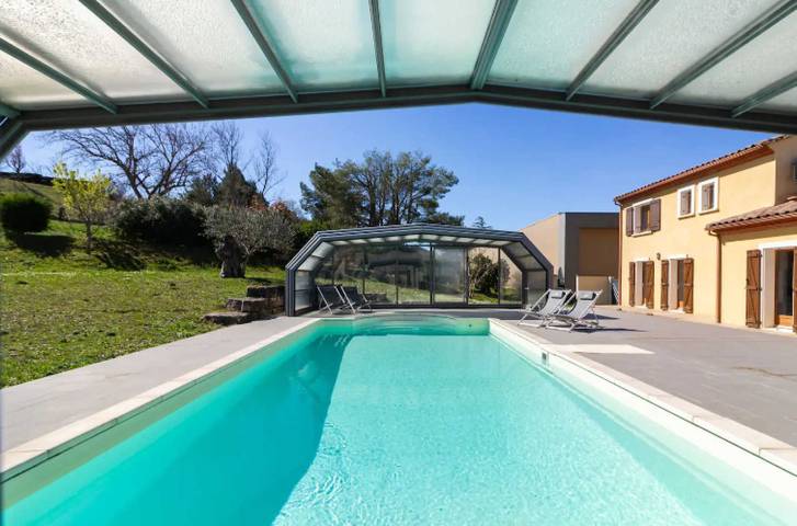Gîte pour 8 personnes, avec Terrasse ainsi que Jardin et Piscine