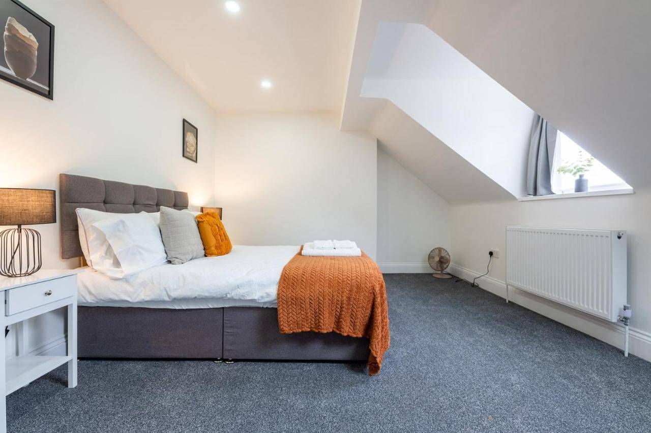 Spacious 6Br Cardiff House w/ Free Parking in Cardiff Bay, Cardiff